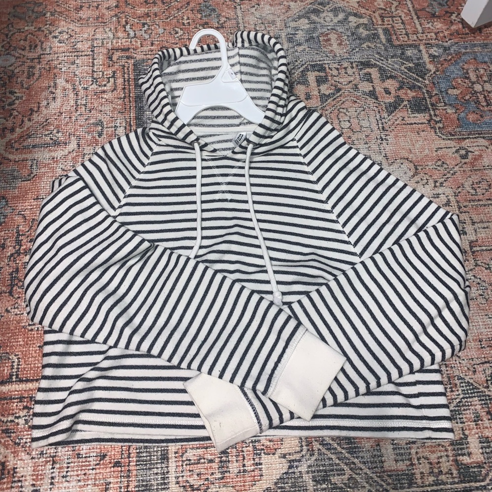DIVIDED H&M Cropped sweater. Blue and white stripe